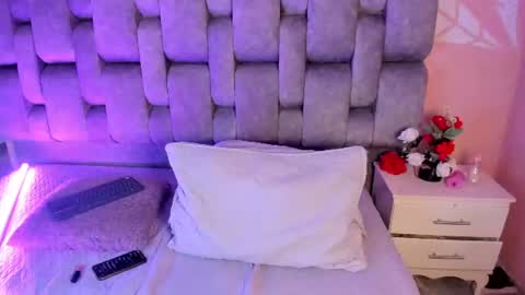 Natasha Sinclair online show from July 2026 09:22:01 PM