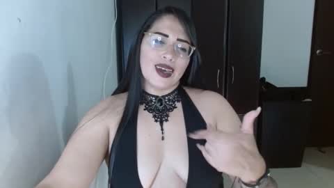 Natasha Smithe  online show from November 2025 01:40:01 AM