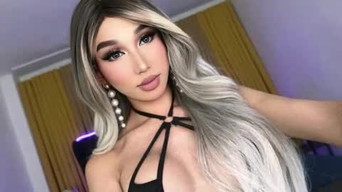 Snapshot of nathalie_hadid chatting on December 2024 04:10:02 AM please follow me guyss online show from December 2024 04:10:02 AM