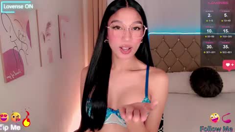 Snapshot of nathalie_hadid chatting on March 2025 04:57:02 PM please follow me guyss online show from March 2025 04:57:02 PM