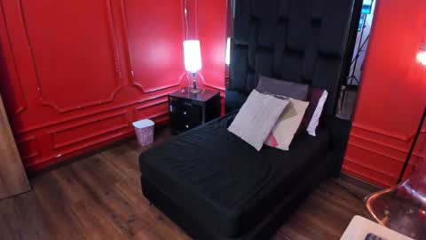 nathalie rossel online show from April 2026 12:08:02 PM