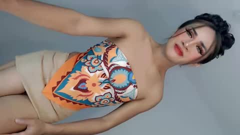 Nathalie smith online show from May 2026 06:29:01 AM