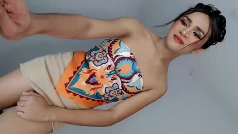 Nathalie smith online show from May 2026 06:43:01 AM