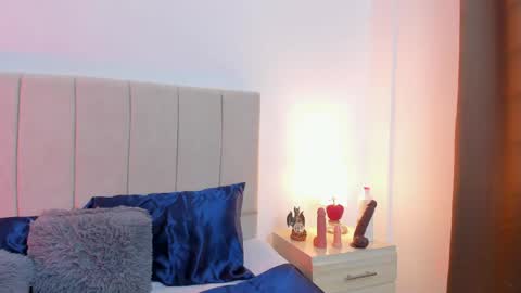 Nathalie online show from April 2026 07:08:02 PM