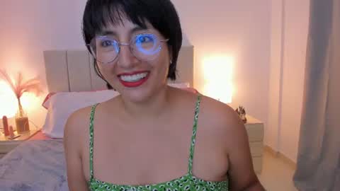 Snapshot of natty_bush chatting on June 2026 10:00:02 PM Nathalie online show from June 2026 10:00:02 PM