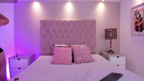 NattyQueen  online show from April 2026 01:44:02 PM