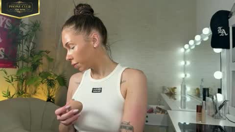 Snapshot of nattywithoutdaddy chatting on May 2026 10:42:02 AM NATTY FIERROS online show from May 2026 10:42:02 AM