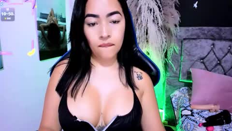 Natalia online show from November 2025 09:37:02 PM