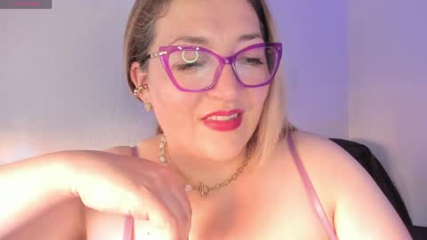 Nataly online show from May 2026 06:17:01 PM