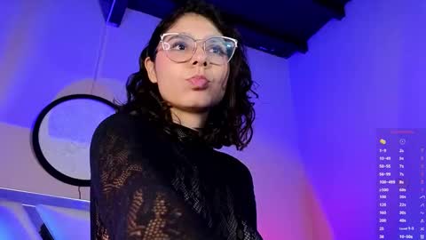 Naty Saenz online show from November 2025 09:56:02 AM