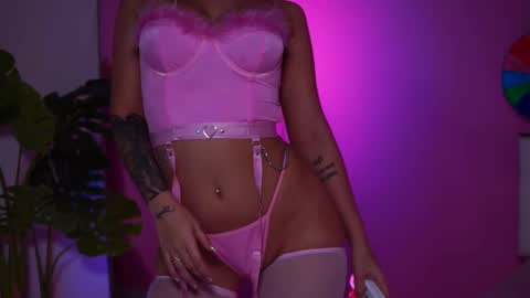 Naty online show from February 2025 10:54:01 PM