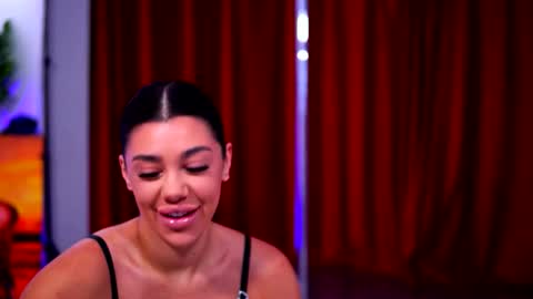 Naty online show from December 2025 04:43:02 AM