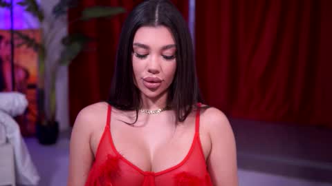 Naty online show from December 2025 08:05:01 PM