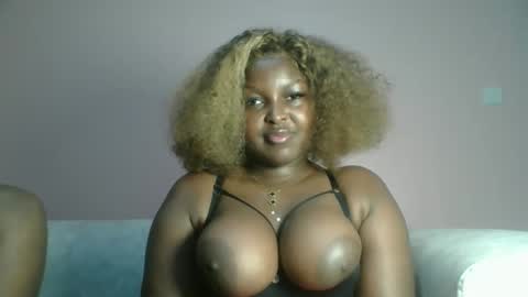 naughti_garlie online show from May 2026 06:09:01 PM