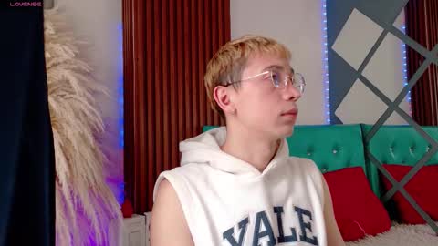 Christopher  Chris online show from November 2025 01:10:01 PM