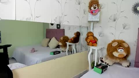 Snapshot of naughty_ariel chatting on February 2025 07:27:02 PM Zoe online show from February 2025 07:27:02 PM