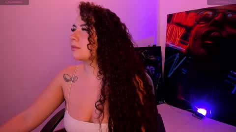 Snapshot of naughty_butt chatting on November 2025 05:28:02 AM Megan online show from November 2025 05:28:02 AM