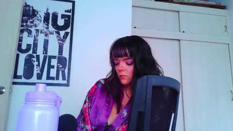 Em  please help me reach 100 thumbs up 3 online show from September 2025 06:09:01 PM