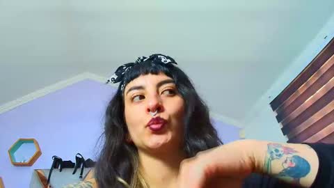 Kitten online show from October 2025 07:55:02 PM