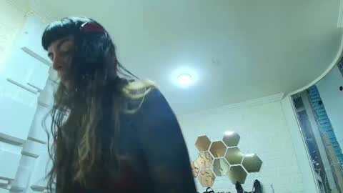 Kitten online show from November 2025 11:00:01 AM