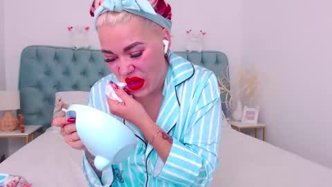 Maria  online show from October 2025 11:41:02 AM