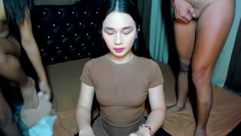 LEIGH online show from June 2026 10:23:02 PM