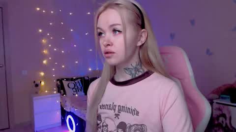 Snapshot of naughty_mablee chatting on April 2026 12:43:02 AM Mable online show from April 2026 12:43:02 AM