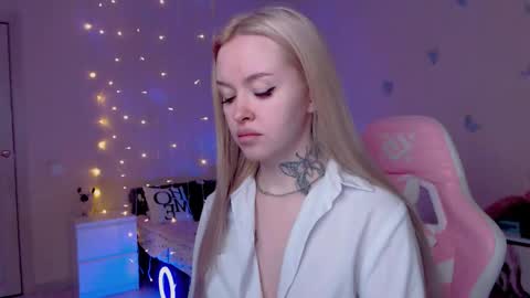 Snapshot of naughty_mablee chatting on April 2026 02:06:01 AM Mable online show from April 2026 02:06:01 AM