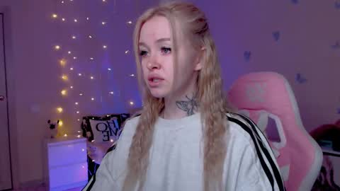 Snapshot of naughty_mablee chatting on April 2026 12:37:01 AM Mable online show from April 2026 12:37:01 AM