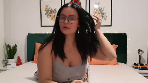 Snapshot of naughtybrunettexxx chatting on December 2024 04:40:01 PM NaughtyBrunetteXXX online show from December 2024 04:40:01 PM