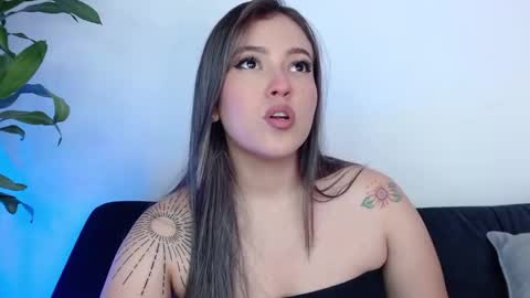 Snapshot of naughtycurvybbx chatting on February 2025 06:39:01 AM LANAindependent model online show from February 2025 06:39:01 AM