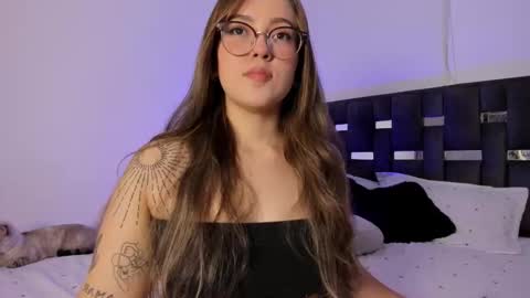 LANAindependent model online show from December 2025 08:52:02 AM