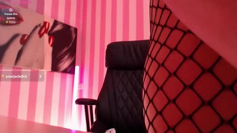 Snapshot of naughtyelska chatting on October 2025 04:43:02 AM Elska online show from October 2025 04:43:02 AM