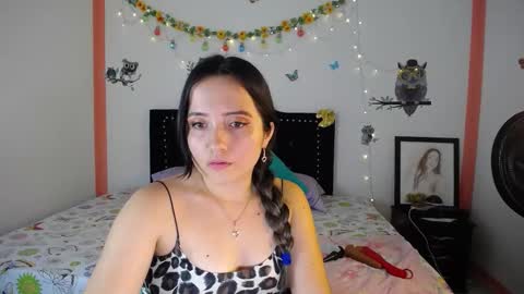 Snapshot of naughtygirl_mmm chatting on February 2025 06:37:02 PM Valeria online show from February 2025 06:37:02 PM