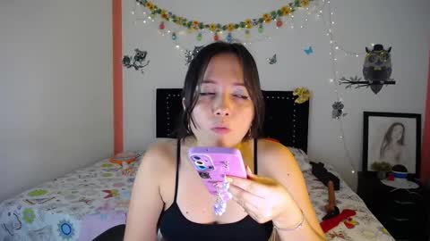 Snapshot of naughtygirl_mmm chatting on February 2025 08:49:02 PM Valeria online show from February 2025 08:49:02 PM