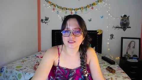 Snapshot of naughtygirl_mmm chatting on February 2025 08:20:02 PM Valeria online show from February 2025 08:20:02 PM