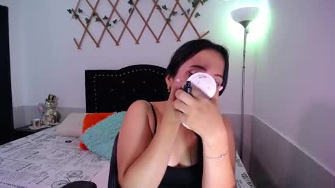 Snapshot of naughtygirl_mmm chatting on November 2025 06:18:02 PM Valeria online show from November 2025 06:18:02 PM