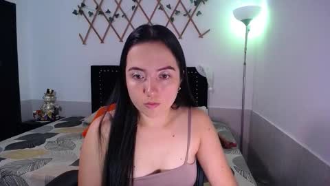 Snapshot of naughtygirl_mmm chatting on December 2025 07:09:01 PM Valeria online show from December 2025 07:09:01 PM