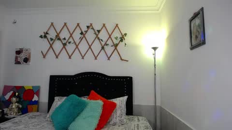 Snapshot of naughtygirl_mmm chatting on April 2026 08:09:01 PM Valeria online show from April 2026 08:09:01 PM