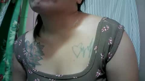 naughtymom_33 online show from April 2026 04:06:01 AM
