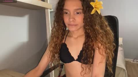 Snapshot of naugthtycurls chatting on January 2026 04:33:01 PM Arantxa online show from January 2026 04:33:01 PM