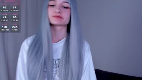 Snapshot of naya_mirel chatting on April 2026 07:00:01 PM Kira online show from April 2026 07:00:01 PM