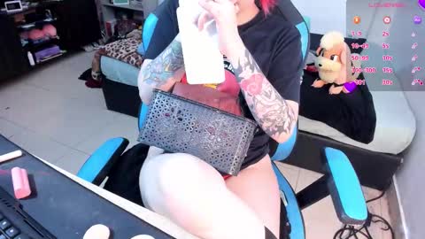 Snapshot of neeko_lol_ chatting on September 2025 07:09:02 AM Geek Nicole im Neeko UwU online show from September 2025 07:09:02 AM