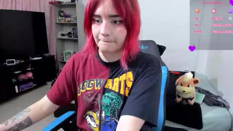 Snapshot of neeko_lol_ chatting on September 2025 07:54:02 AM Geek Nicole im Neeko UwU online show from September 2025 07:54:02 AM