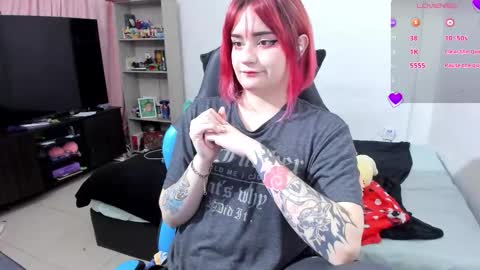 Snapshot of neeko_lol_ chatting on October 2025 11:06:01 AM Geek Nicole im Neeko UwU online show from October 2025 11:06:01 AM