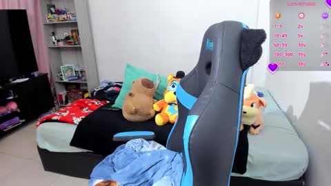 Snapshot of neeko_lol_ chatting on October 2025 07:56:01 PM Geek Nicole im Neeko UwU online show from October 2025 07:56:01 PM