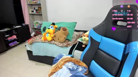 Snapshot of neeko_lol_ chatting on October 2025 05:13:01 PM Geek Nicole im Neeko UwU online show from October 2025 05:13:01 PM