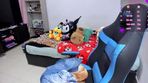 Snapshot of neeko_lol_ chatting on October 2025 04:42:02 PM Geek Nicole im Neeko UwU online show from October 2025 04:42:02 PM