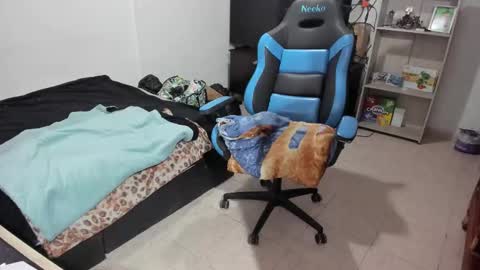 Snapshot of neeko_lol_ chatting on December 2025 02:36:02 PM Geek Nicole im Neeko UwU online show from December 2025 02:36:02 PM