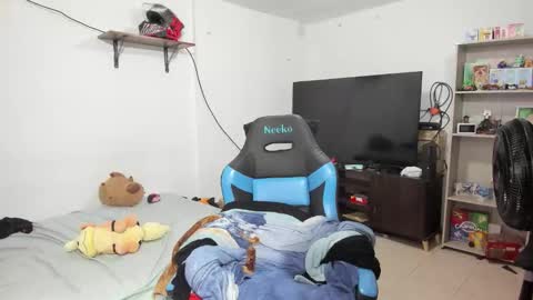 Snapshot of neeko_lol_ chatting on January 2026 08:58:01 PM Geek Nicole im Neeko UwU online show from January 2026 08:58:01 PM